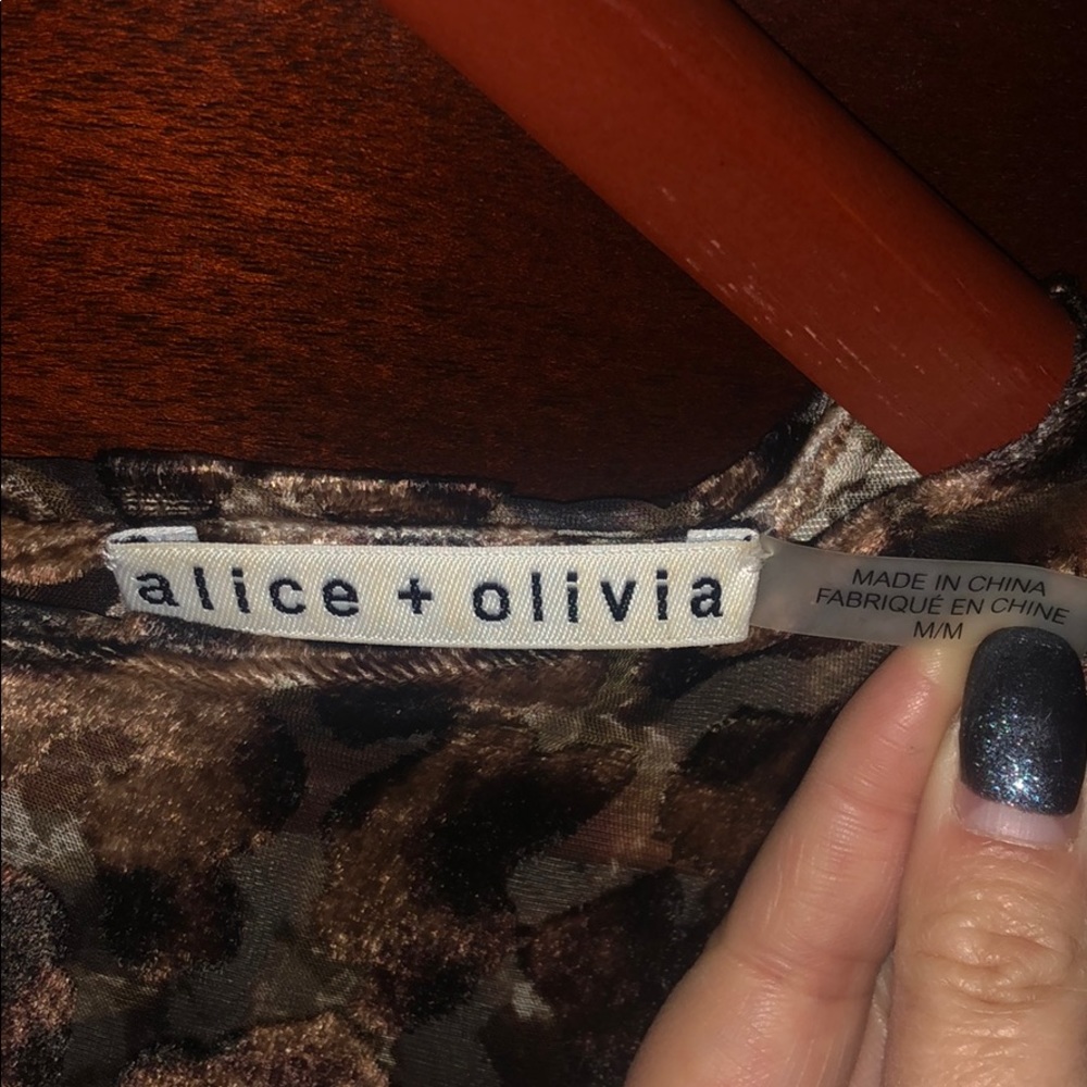 Alice + Olivia Leopard Top 🐾♥️ - Picture 4 of 7